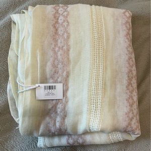 Detailed lightweight blanket scarf